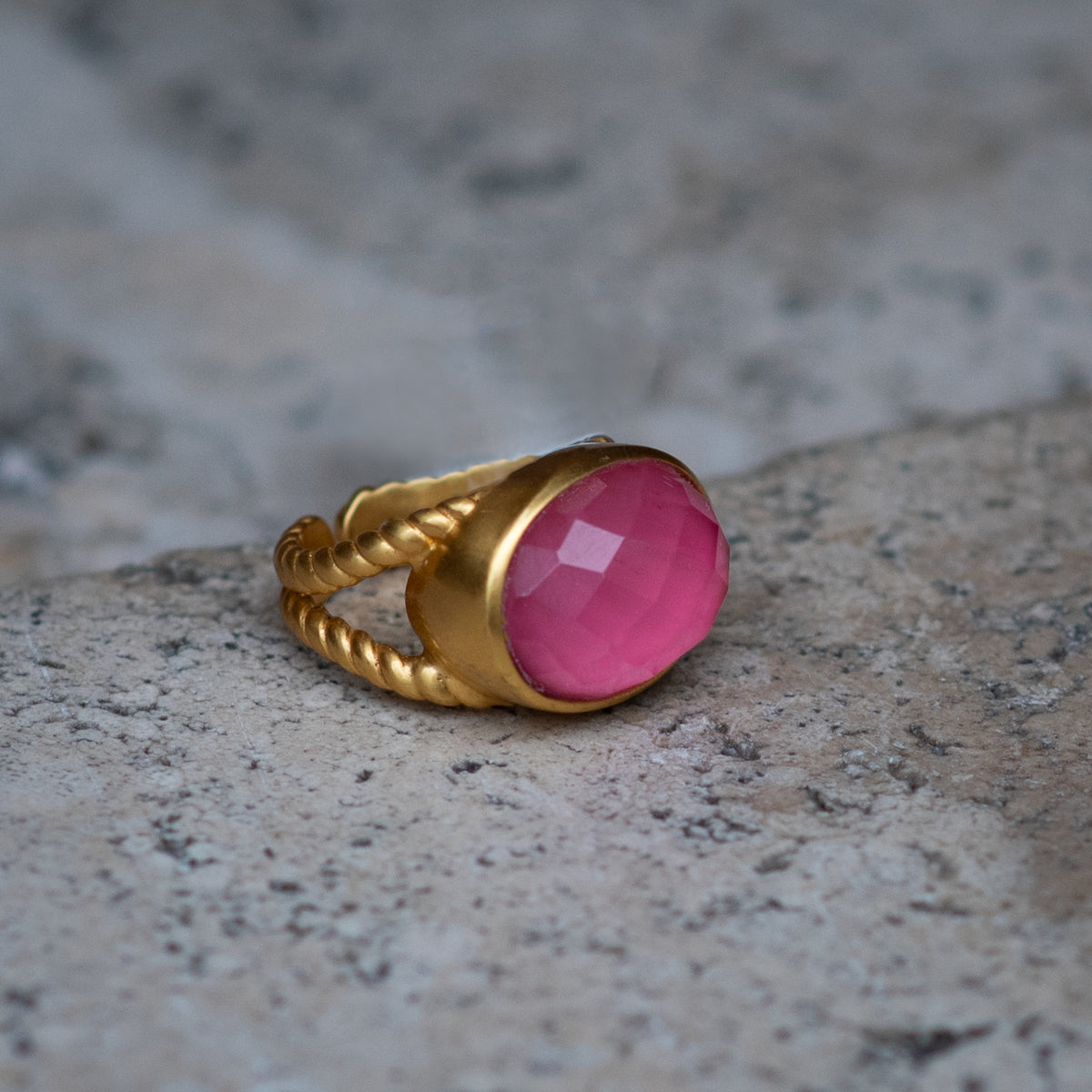 JV205 Nassau Statement Ring – Arabella